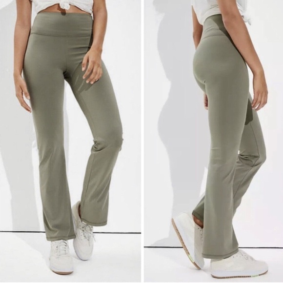 AMERICAN EAGLE The Everything Flare Pant Legging In Olive Green - Picture 1 of 3